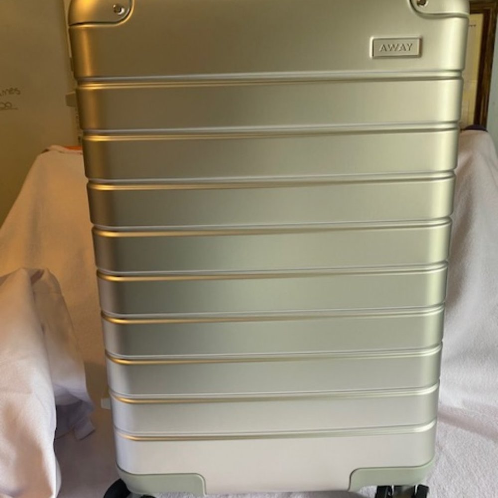 Away Aluminum The Bigger Carry-on NWOT
